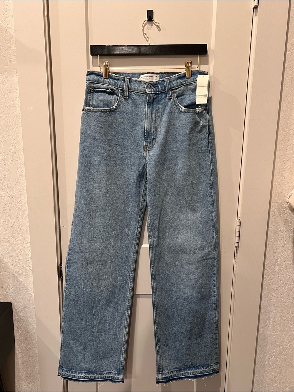 Abercrombie & Fitch Women's Light Blue Straight-Leg Jeans